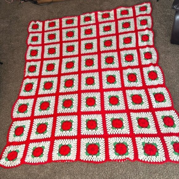 Hand Knitted Blanket 88” x 70” Red Roses Red and White - Picture 2 of 10